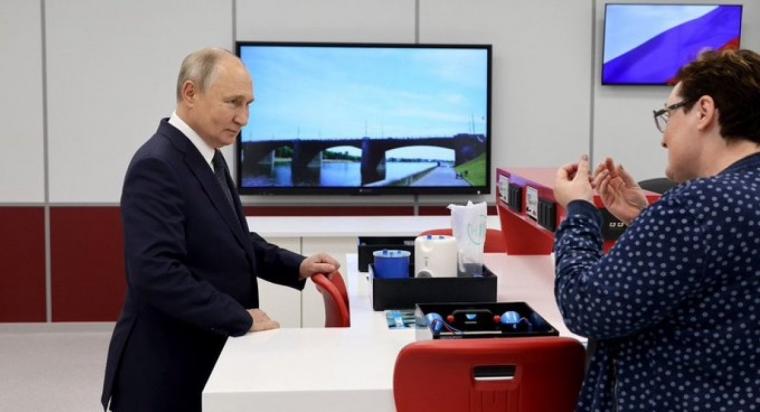 Βλαντιμίρ Πούτιν σε νέα μαθήματα στα ρωσικά σχολεία