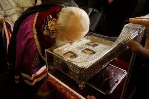 ΣΤΟ ΒΟΛΓΚΟΓΚΡΑΝΤ ΤΩΝ ΔΥΟ ΤΡΟΜΟΚΡΑΤΙΚΩΝ ΕΠΙΘΕΣΕΩΝ ΤΑ ΤΙΜΙΑ ΔΩΡΑ ΤΩΝ ΜΑΓΩΝ