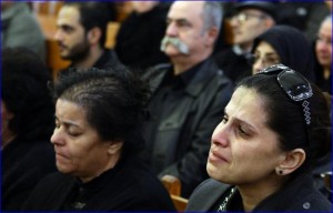 χριστινοί συμμετέχουν σε ακολουθία για τον χαμό των αδελφών τους στη Δαμασκό
