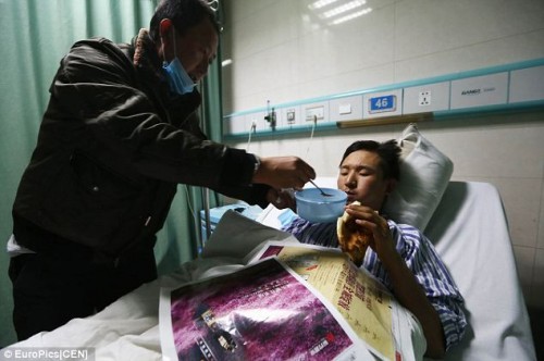 article-2545307-1AECC0A600000578-105_634x422