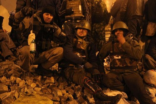 Oι παραστρατιωτικοί που βαφτίζονται διαμαρτυρόμενοι από την Ε.Ε.