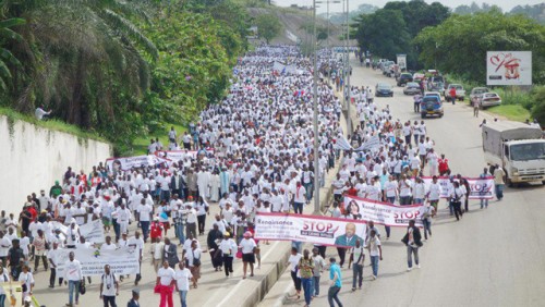 Πορεία διαμαρτυρίας στη Libreville κατά των τελετουργικών εγκλημάτων στην Gabon, 11/05/13