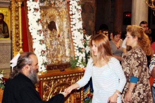 Περί του μη επιτρεπτού να αγγίζουμε τις εικόνες με βαμμένα χείλη