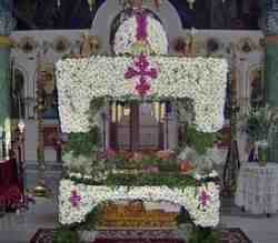 Τι νοήμα έχει το έθιμο να περνάμε κάτω από τον επιτάφιο