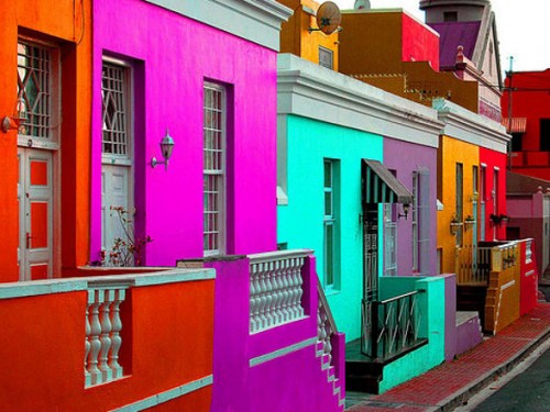 μια-γειτονιά-γεμάτη-χρώματα-στο-κέντρο-της-πόλης-1