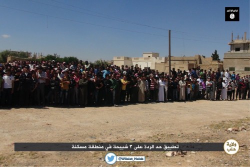 το πλήθος αναμένει τη Σταύρωση