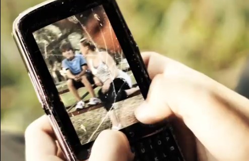 μιλάτε-στο-κινητό-ενώ-οδηγείτε-τότε-δείτε-το-βίντεο