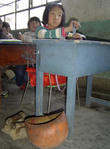 το-4χρονο-κορίτσι-με-τη-μπάλα-που-συγκλόνισε-την-Κίνα-εικόνες-βίντεο-2