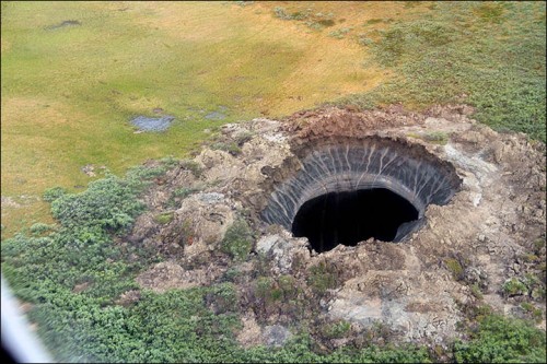 δείτε-τι-υπάρχει-στο-εσωτερικό-της-τεράστιας-τρύπας-που-τρομοκράτησε-τη-Σιβηρία-4