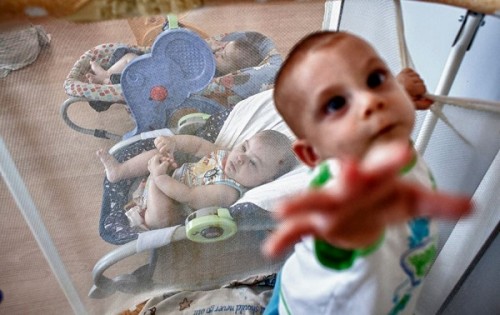 εγκαταλείπουν-τα-παιδιά-τους-στην-Ελλάδα-της-κρίσης-1