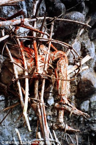 μακάβριο-έθιμο-της-φυλής-άνγκα-2