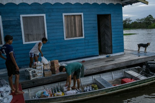 το-πλωτό-χωριό-του-αμαζονίου-μια-ζωή-χτισμένη-πάνω-στο-νερό-10