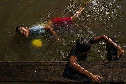 το-πλωτό-χωριό-του-αμαζονίου-μια-ζωή-χτισμένη-πάνω-στο-νερό-2