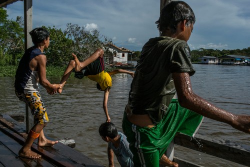 το-πλωτό-χωριό-του-αμαζονίου-μια-ζωή-χτισμένη-πάνω-στο-νερό-6