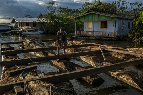 το-πλωτό-χωριό-του-αμαζονίου-μια-ζωή-χτισμένη-πάνω-στο-νερό-8