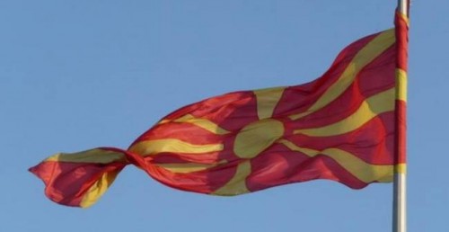 έλληνες-ξενοδόχοι-της-χαλκιδικής-ανεβάζουν-σημαίες-των-σκοπίων