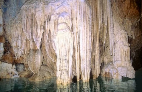 το-μυθικό-σπήλαιο-των-λιμνών-2
