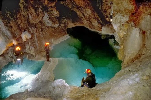 το-μυθικό-σπήλαιο-των-λιμνών-4