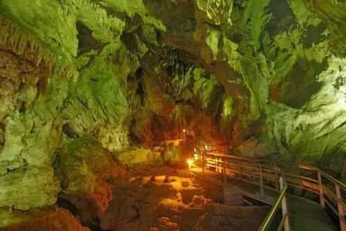 το-μυθικό-σπήλαιο-των-λιμνών-5