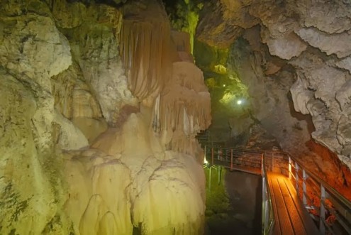 το-μυθικό-σπήλαιο-των-λιμνών-6