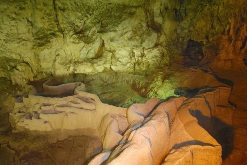 το-μυθικό-σπήλαιο-των-λιμνών-8