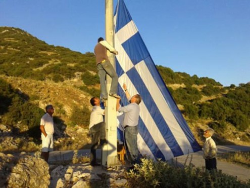 ύψωσαν-ελληνική-σημαία-19-τετραγωνικών-μέτρων