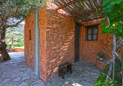 έφτιαξαν-ενοικιαζόμενα-χωρίς-ρεύμα-και-οι-τουρίστες-κάνουν-ουρά-2