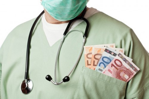 ζήτησαν-φακελάκια-11.000-ευρώ-για-μια-επέμβαση-στο-μάτι