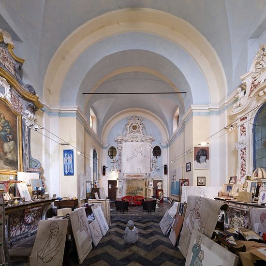 Όχι, όχι στις εικόνες που απεικονίζονται άγιοι.  Εκκλησία του San Rocco στο Βερντέν ανήκει τώρα από τον καλλιτέχνη Valerio Berruti.  Την redid στο στούντιο, το οποίο είναι επίσης το σπίτι σε