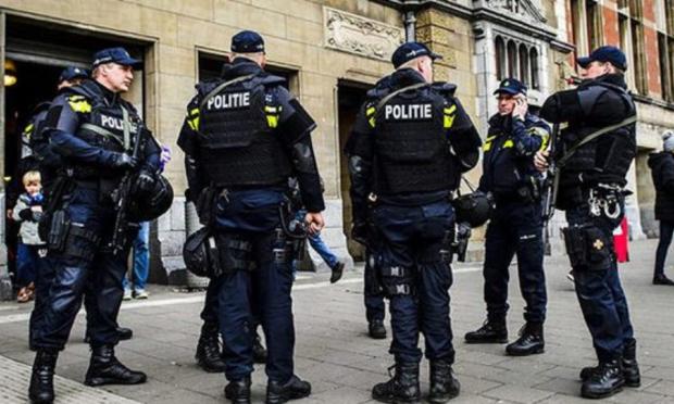 αστυνομικοί άμστερνταμ