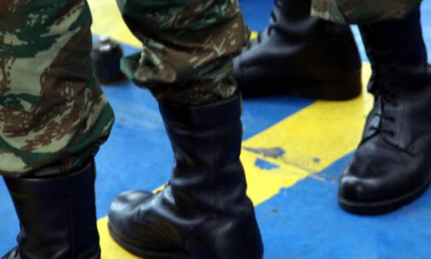 στρατιώτης