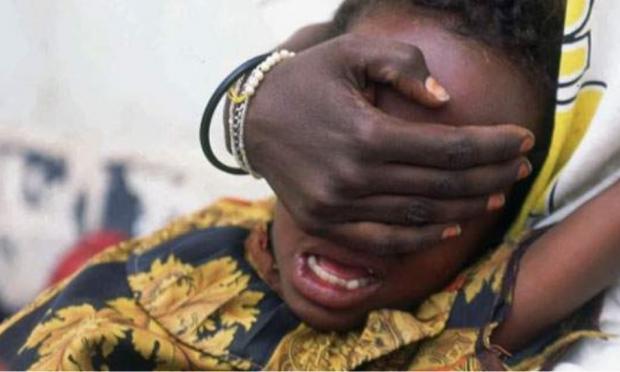 Σιδέρωμα στήθους: Μια φρικτή και απάνθρωπη πρακτική για μικρά κορίτσια