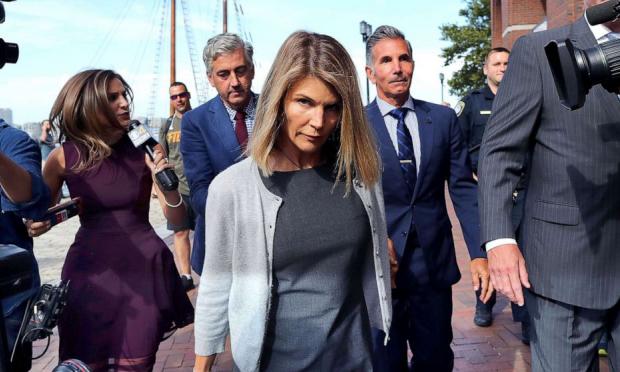  Λόρι Λάφλιν