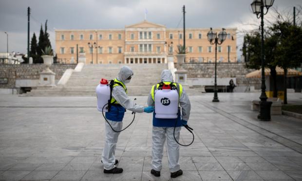 απολύμανση στη Πλατεία συντάγματος