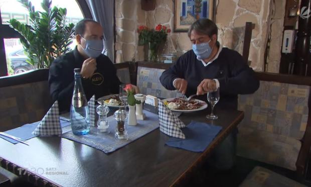 μάσκα με φερμουάρ
