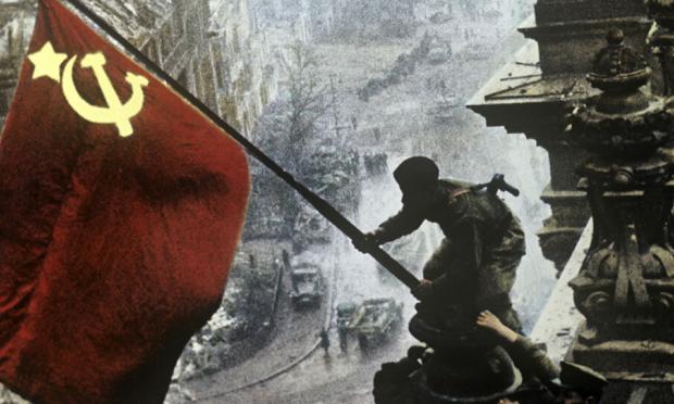 Σοβιετική σημαία στο Ράιχσταγκ:
