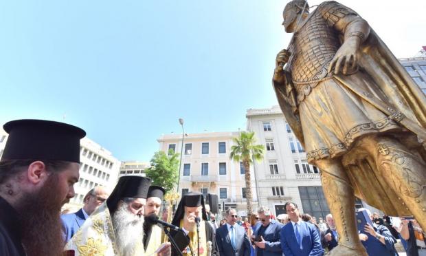 Αποκαλυπτήρια ανδριάντα στην Μητρόπολη Πειραιώς
