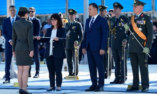 ξίφη στους αποφοίτους της Στρατιωτικής Σχολής Ευελπίδων