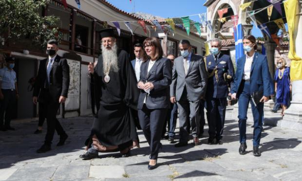 Σακελλαροπούλου στη Λέσβο