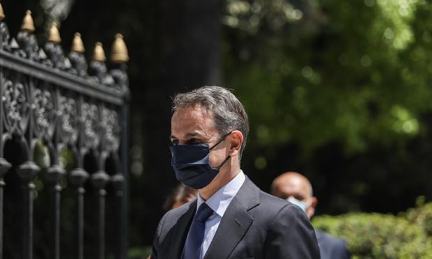 μητσοτακης με μασκα