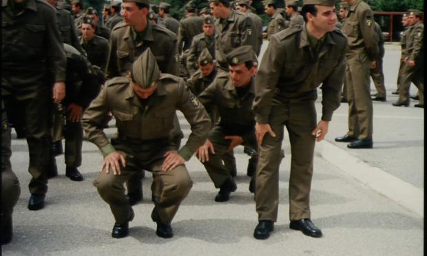 στρατιώτες