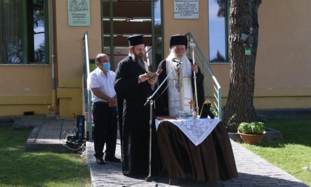 ακολουθία του αγιασμού από τον Αρχιεπίσκοπο