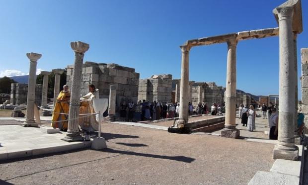 μνήμη του Ευαγγελιστή Ιωάννη του Θεολόγου στην Έφεσο