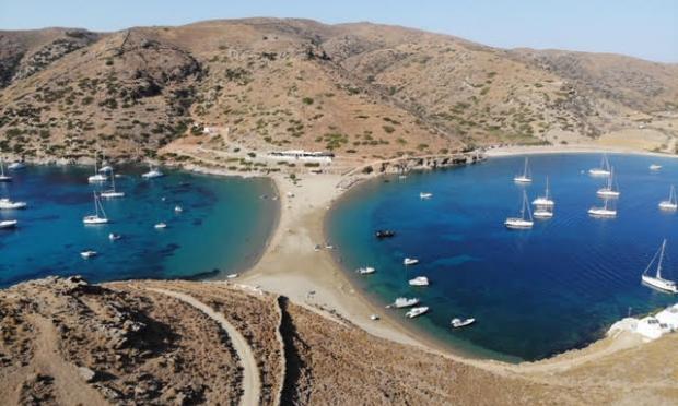 παραλία Κολώνα