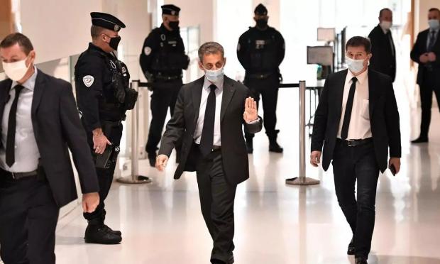 Νικολά Σαρκοζί στο δικαστήριο