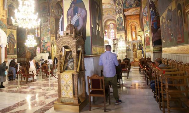 εκκλησία στον κορωνοϊό