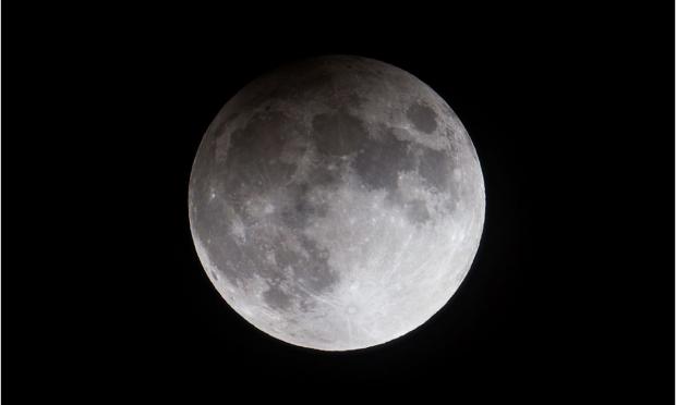 πανσέληνος στη παρασκιά της Σελήνης
