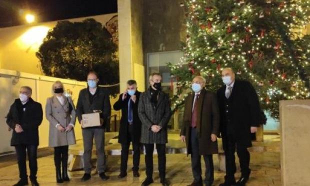 χριστουγεννιάτικο δέντρο στο ΑΧΕΠΑ