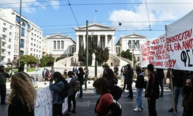 πανεκπαιδευτικό συλλαλητήριο στα Προπύλαια