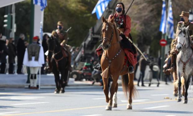 αλόγα παρέλαση
